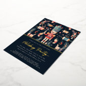 レッド&金ゴールドくるみ割りクリスマスクリスマスパーティの招待状 箔シーズンカード (回転した状態)