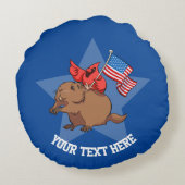 レッド（鳥）ショウジョウコウカンチョウ&グラウンドホッグUSA国旗の漫画と文字 ラウンドクッション (裏面)