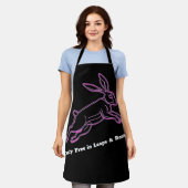 レップ&バウンズヘアのピンクの残酷さ無料 エプロン (着用した状態)