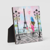 レディかわいらしーウィズピンクハートバルーン – アイラブパリ フォトプラーク (正面)