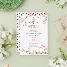 レディバグの小さな女の子シャワー