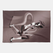 レディーサックス奏者 – ジャズタインスパイアータオル キッチンタオル (横)