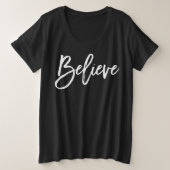 レディース・プラス・サイズの赤いクリスマスシャ信じツ プラスサイズTシャツ (デザイン正面)