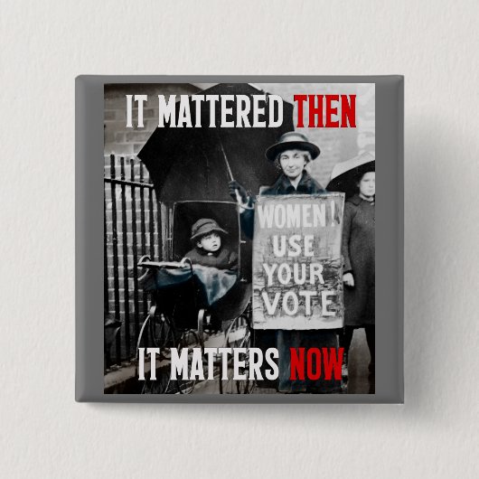 レディース!投票しろ!未加工の 缶バッジ (正面)