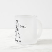 レディ・パーソナライズされたゴルファーの名前と年 フロストグラスマグカップ (正面右)