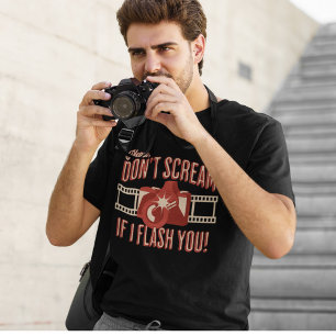 レトロおもしろいフレーズ撮影カメラフラッシュ Tシャツ