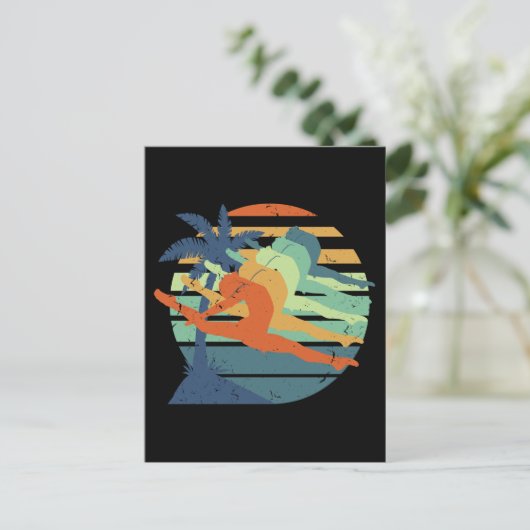 レトロおもしろい体操の女性アクロバティックスポーツ愛好家 ポストカード (スタンド正面)