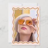 レトロかわいい波状テラコッタ写真卒業 招待状 (裏面)