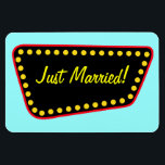 レトロたった今結婚しました磁石 マグネット<br><div class="desc">このたった今結婚しました磁石はレトロなネオンの看板に似ている。そのデザインはオリジナル芸術だ。</div>