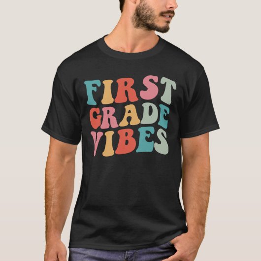 レトロでグルービーな1年生の雰囲気 ギフト Tシャツ (正面)