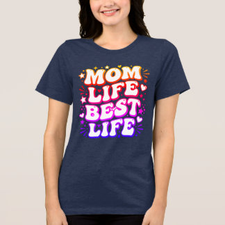 レトロでグルーヴィーなサンセットデザインの女性用Tシャツ「Mom Life Best Life」 トライブレンドTシャツ