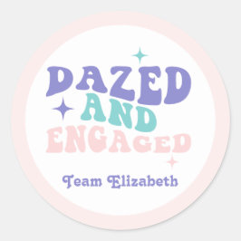 レトロでグルーヴィーなバチェラー・パーティー、Dazed and Engaged ラウンドシール