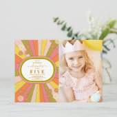 レトロでグルーヴィーな70年代風の子供の誕生日パーティ 招待状 (スタンド正面)