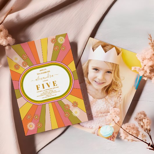 レトロでグルーヴィーな70年代風の子供の誕生日パーティ 招待状