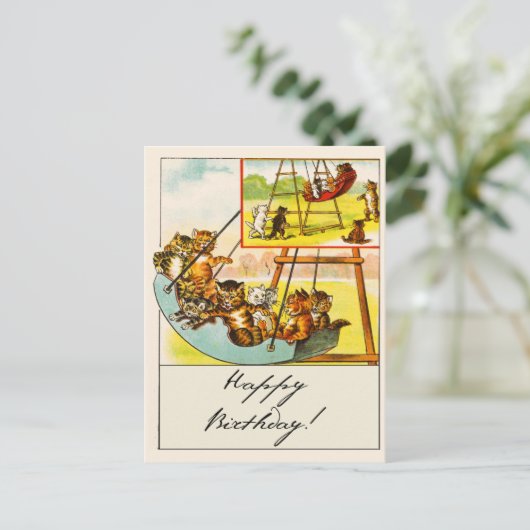 レトロで面白い猫たちがブランコで遊ぶお誕生日おめでとう！ ポストカード (スタンド正面)