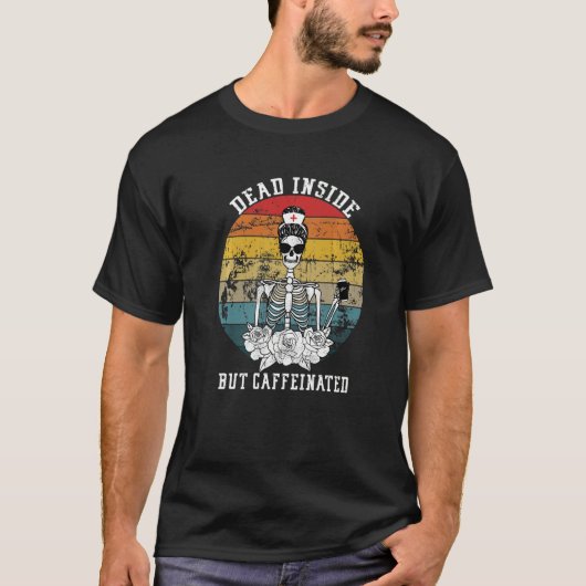 レトロときに内部で死んだがカフェイン入りコーヒー Tシャツ (正面)