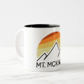 レトロなアラスカのマッキンリー山 ツートーンマグカップ (正面左)