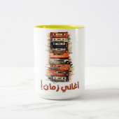 レトロなアラビア語メロディ70s-80sカセットのノスタルジア ツートーンマグカップ (中央)
