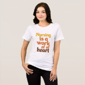 レトロなアースカラーのナースウェア 看護は心の仕事 トライブレンドTシャツ (正面全面)