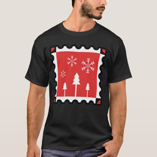 レトロなクリスマス 森 赤い冬の松と雪の結晶 Tシャツ (正面)