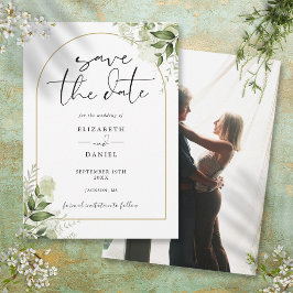 レトロなグリーンがエレガントなゴールドアーチの結婚式 写真 セーブザデート