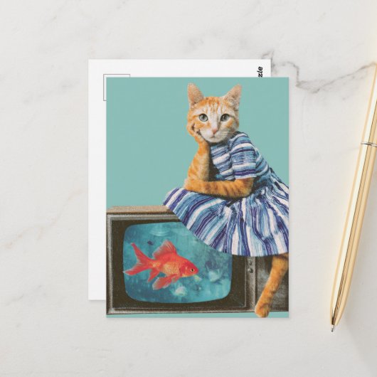 レトロなコラージュのテレビに金魚と猫 ポストカード (正面/裏面インサイチュ)