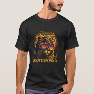 レトロなサンセットサングラスとスコティッシュフォールドの猫 Tシャツ
