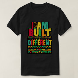 レトロなタイポグラフィーが特徴の「I Am Built Different」 Tシャツ