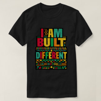 レトロなタイポグラフィーが特徴の「I Am Built Different」 Tシャツ
