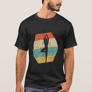 レトロなダサかっこいい六角形のヨガのポーズ Tシャツ