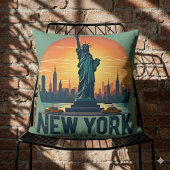 レトロなニューヨークシティのスカイラインと自由の女神 クッション