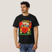 レトロなバレンタインデー ヴィンテージの車に乗る少年と少女 Tシャツ (正面フル)