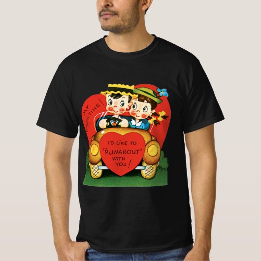 レトロなバレンタインデー ヴィンテージの車に乗る少年と少女 Tシャツ (正面)