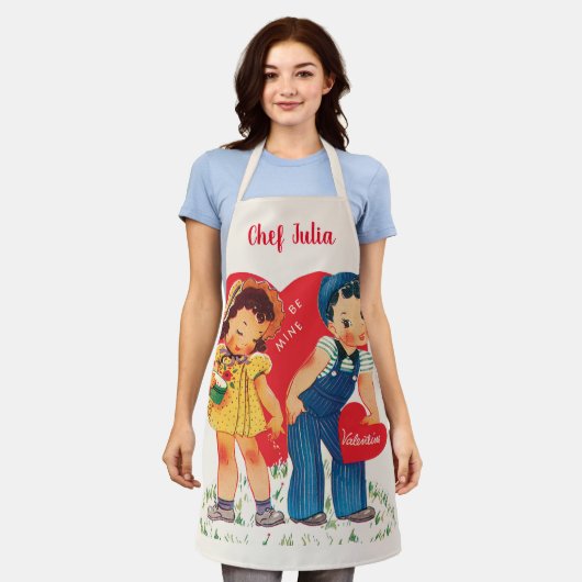 レトロなバレンタインデー ヴィンテージガールとボーイ ハート エプロン (着用した状態)