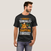レトロなビュヘ湖の森のキャンプ場での自然体験 Tシャツ (正面フル)