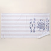 レトロなピンクの貝殻とウェディングベル バチェロレッテ ビーチタオル (正面)