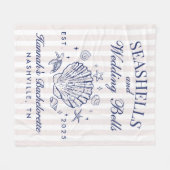 レトロなピンクの貝殻とウェディングベル バチェロレッテ フリースブランケット (正面(横))