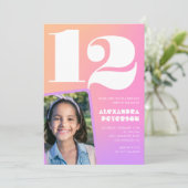 レトロなピンクオレンジの12歳の誕生日招待状 招待状 (スタンド正面)