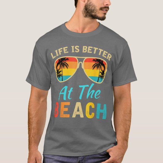 レトロなヤシの木の夏 ビーチが人生をより楽しくする Tシャツ (正面)