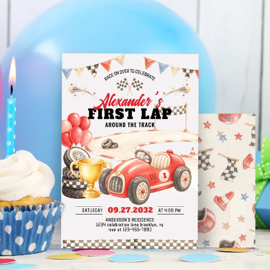 レトロなレースカーがサーキットを1周目で走る誕生日 招待状