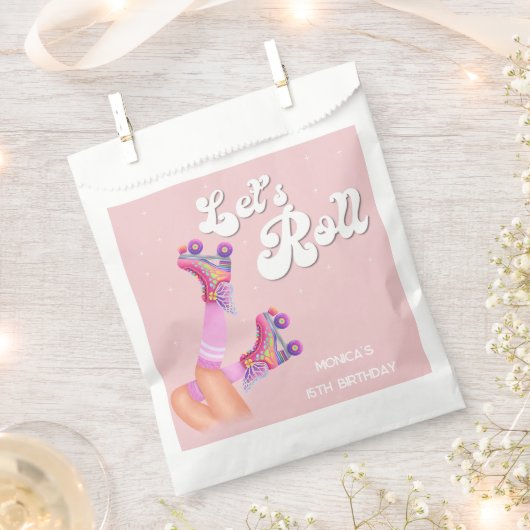 レトロなロー転がラスケートの誕生日パーティー フェイバーバッグ (クリップ留めされた状態)