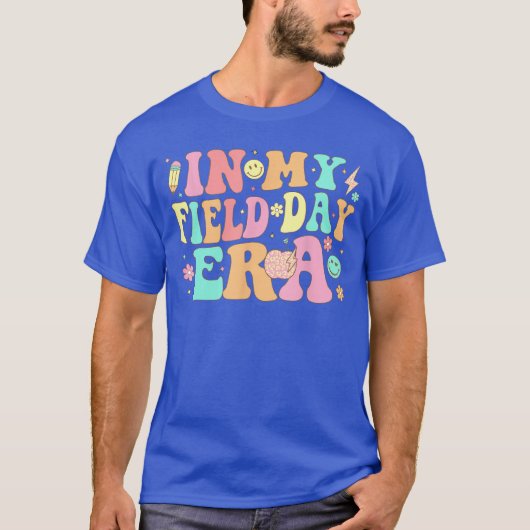 レトロな先生の田舎の運動会の時代にいる フィールデイ おもしろ Tシャツ (正面)