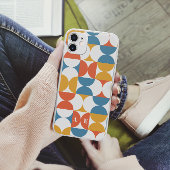 レトロな半円のスカラップ模様、鮮やかな青、オレンジ、黄色 iPhoneケース