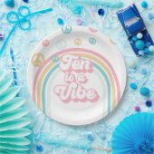 レトロな夏の虹色のビジュアル Ten is a Vibe ペーパープレート (パーティー)