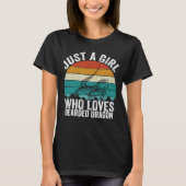 レトロな夕焼けとヒゲトカゲを愛する女子 Tシャツ (正面)