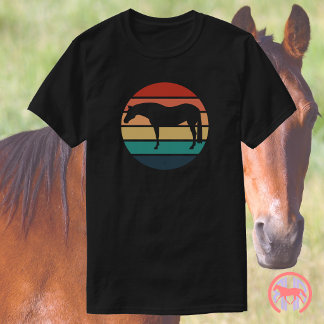 レトロな夕焼けのウエスタン・クォーターホースのシルエット Tシャツ