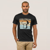 レトロな夕焼けシルエットのキノコ探し "I Will Find You" Tシャツ (正面フル)