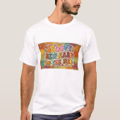 レトロな太陽の下で新しい赤ちゃんがやってくる Tシャツ (正面)