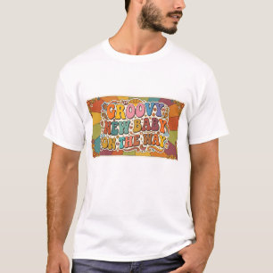レトロな太陽の下で新しい赤ちゃんがやってくる Tシャツ