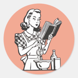 レトロな女性が面白く1950年代の台所で料理 ラウンドシール